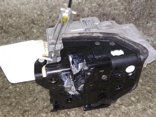 замок двери передней правой Volkswagen Passat B6 2008