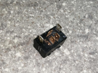 кнопка стеклоподъемника двери Audi A6 4A/C4 1996