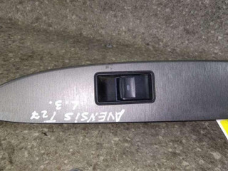 кнопка стеклоподъемника двери Toyota Avensis 3 поколение (T270) 2010