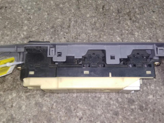 кнопка стеклоподъемника двери Toyota Avensis Verso 1 поколение [рестайлинг] 2005