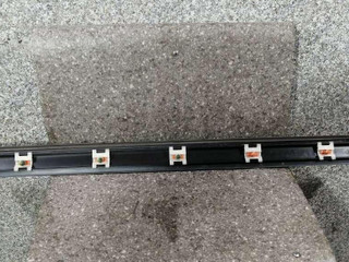 молдинг двери передней правой Volkswagen Passat B4 1995