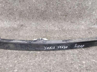 молдинг переднего бампера Toyota Yaris P1 2001