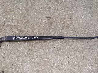 щеткодержатель (поводок стеклоочистителя, дворник) Chrysler Voyager 4 поколение 2004