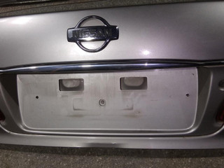 накладка подсветки номера Nissan Maxima A33 2002