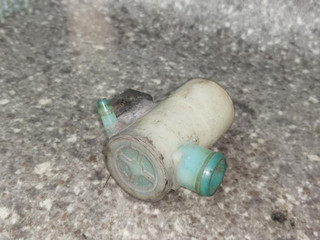 насос (моторчик) омывателя стекла Honda Civic 6 поколение (EJ/EK/EM) [рестайлинг] EJ6 1998