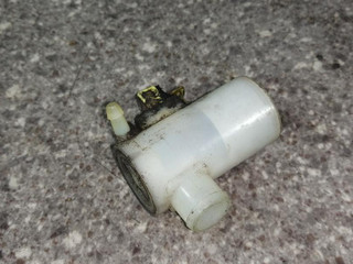 насос (моторчик) омывателя стекла Honda Civic 6 поколение (EJ/EK/EM) [рестайлинг] EJ6 1998