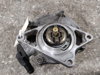 насос вакуумный Audi A6 4B/C5 (1997 - 2001), 2.5 л., дизель, 057145100C