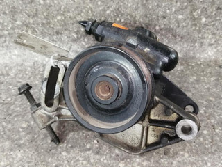 насос гидроусилителя руля Renault Espace 3 поколение (1996 - 2002), 3.0 л., i, 26053846-RI, 7700875708A
