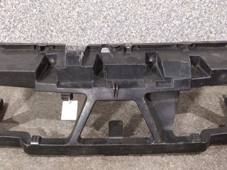 передняя панель крепления облицовки (телевизор) Renault Scenic 2 поколение 2005