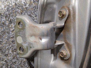 петля двери Daewoo Nubira J200 2006