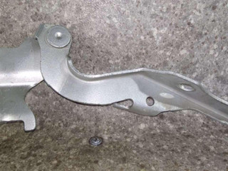 петля капота левая Toyota Avensis 2 поколение (T250) 2006