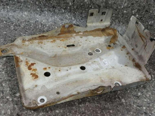 полка аккумулятора Nissan Almera N15 1998