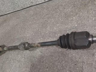 полуось передняя правая (приводной вал, ШРУС) Mitsubishi Carisma 1 поколение 1999