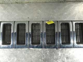 решетка радиатора Jeep Grand Cherokee ZJ (1992 - 1996), 55054889