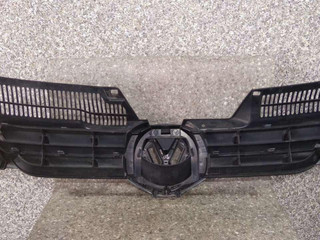 решетка радиатора Volkswagen Golf 5 поколение (2003 - 2009), 1K0853651K