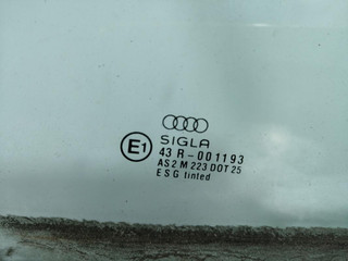 стекло двери передней правой Audi A6 4A/C4 1996
