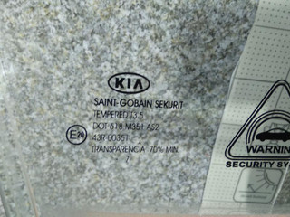 стекло двери передней правой Kia Ceed 1 поколение 2010