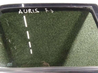 стекло двери задней правой Toyota Auris 1 поколение 2009