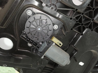 стеклоподъемник передний правый Ford Fiesta 5 поколение 2005