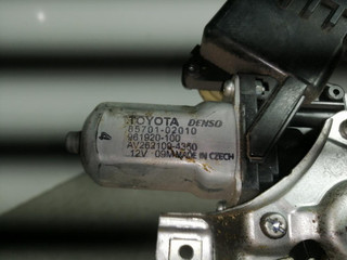 стеклоподъемник передний правый Toyota Auris 1 поколение 2009