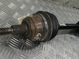 полуось передняя левая (приводной вал, ШРУС) Volkswagen Golf 4 поколение 2000