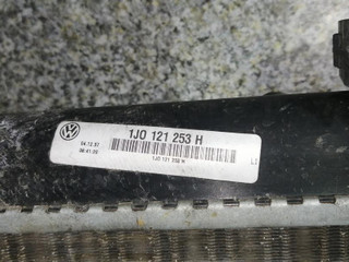 радиатор (основной) Volkswagen Golf 4 поколение 2000