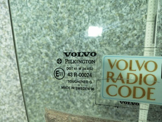 стекло двери передней правой Volvo 850 1 поколение 1994