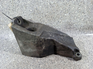 кронштейн двигателя Volkswagen Passat B5 1998, 1.6 л., i, AHL, бензин, 8D01993071