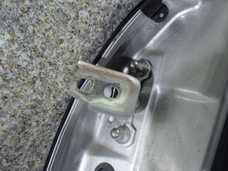 петля двери Renault Laguna 3 поколение 2009