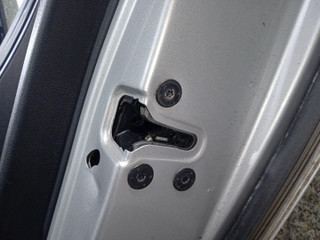 замок двери задней правой Renault Laguna 3 поколение 2009