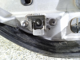 петля двери Renault Laguna 3 поколение 2009