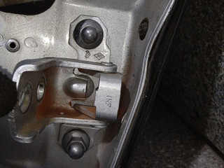 петля двери Renault Laguna 3 поколение 2009