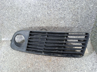 заглушка (решетка) в бампер Audi A6 4B/C5 1998, 4B0807681J