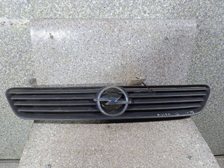 решетка радиатора Opel Astra G 1999, 90588120