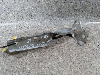 петля капота правая SEAT Toledo 2 поколение 2001, 1M0823302B