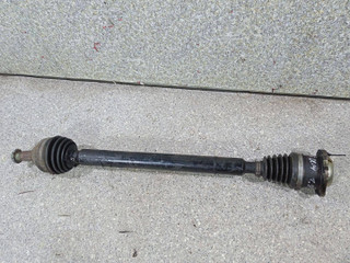 полуось передняя правая (приводной вал, ШРУС) Skoda Roomster 1 поколение 2008, 1.9 л., TDi, дизель, 5МКПП