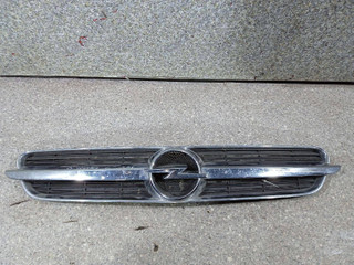 решетка радиатора Opel Vectra C (2002 - 2005), 13106811
