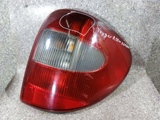 фонарь задний правый Chrysler Voyager 4 поколение (2001 - 2004)