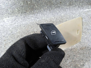 кнопка стеклоподъемника двери задней правой Skoda Octavia 2 поколение (A5) 2006, 1Z0959856