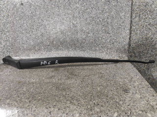 щеткодержатель (поводок стеклоочистителя, дворник) Volkswagen Passat B6 (2005 - 2010), R7109