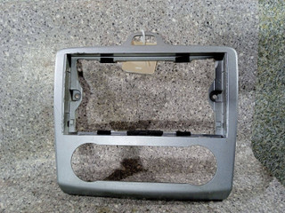 накладка на торпедо (консоль) Ford Focus 2 поколение (2004 - 2008), 6N41-18522-BAW