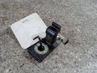 петля двери Audi A6 4F/C6 2005