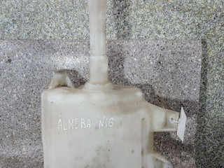 бачок омывателя Nissan Almera N16 (2000 - 2003)