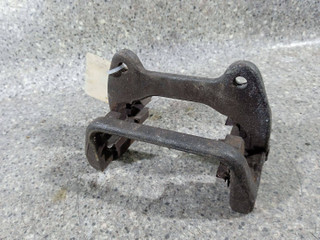 скоба суппорта Audi 100 4A/C4 (1990 - 1994)