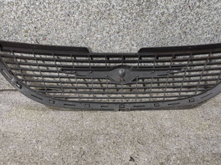решетка радиатора Chrysler Voyager 4 поколение (2001 - 2004), 00000