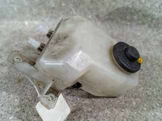 бачок тормозной жидкости Toyota Prius 2 поколение (2003 - 2011), 13231140120