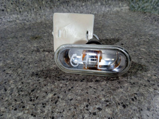 повторитель поворота на крыле правый Volkswagen Golf 4 поколение (1997 - 2006), 1J0949117