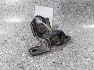 петля двери Mazda 3 BK (2003 - 2005)