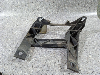 крепление фары правой Volkswagen Transporter T5 (2003 - 2009), 1301329422