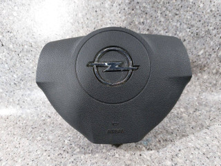 подушка безопасности водителя Opel Zafira 2 поколение (B) (2005 - 2008), 13111348